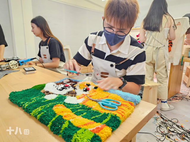 【台北生活】Does Art 都是藝術 台北館｜DIY製作簇絨地毯，緬懷已經成為天使的毛孩，以愛紀念一直永存於心『寵物友善店家』