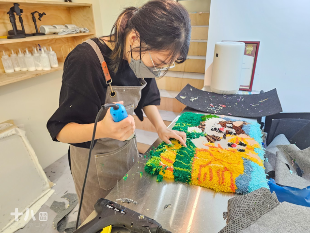 【台北生活】Does Art 都是藝術 台北館｜DIY製作簇絨地毯，緬懷已經成為天使的毛孩，以愛紀念一直永存於心『寵物友善店家』