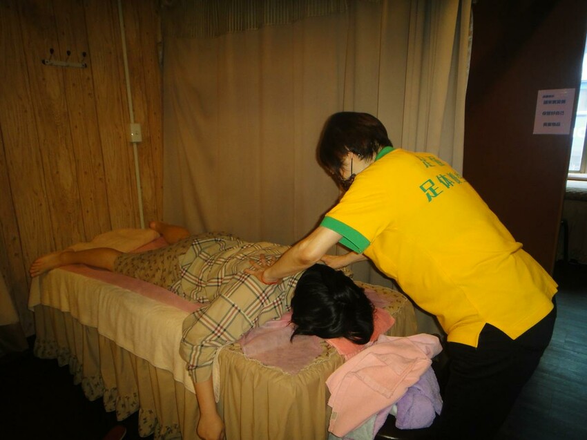 【生活】「足強足體養生館 重慶店」台北車站按摩推薦,腳底按摩、身體按摩、頭肩頸按摩 (價位、菜單)