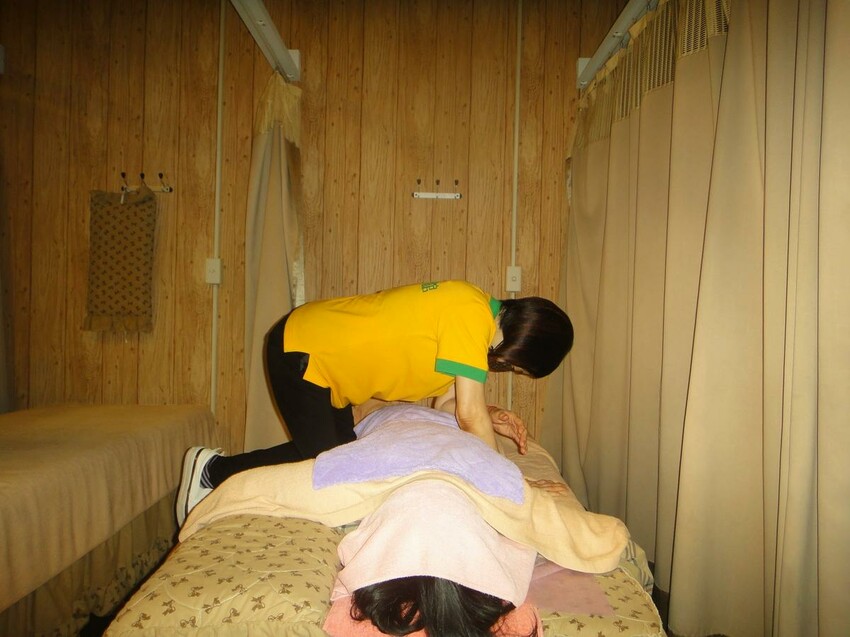 【生活】「足強足體養生館 重慶店」台北車站按摩推薦,腳底按摩、身體按摩、頭肩頸按摩 (價位、菜單)