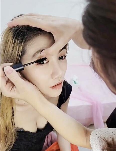 彩妝教學【美妝】桃園彩妝師教學，保養彩妝二合一，Joy老師韓
