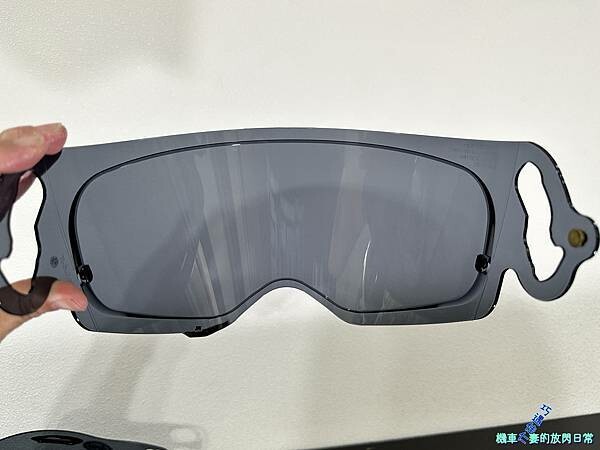 [部品開箱] Arai Tour-Cross V Disco