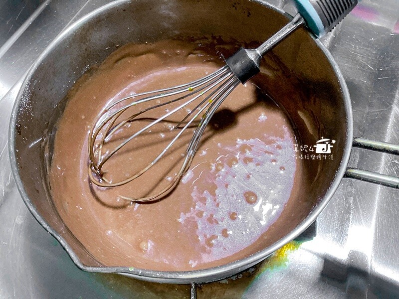 烘焙筆記│巧克力爆漿蛋糕，濕潤綿密的口感裡有甜沒有膩