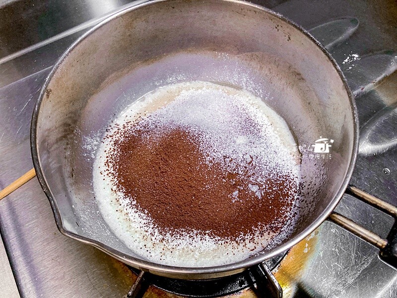 烘焙筆記│巧克力爆漿蛋糕，濕潤綿密的口感裡有甜沒有膩