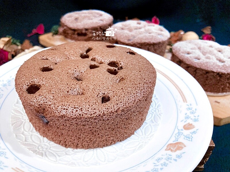 烘焙筆記│巧克力爆漿蛋糕，濕潤綿密的口感裡有甜沒有膩