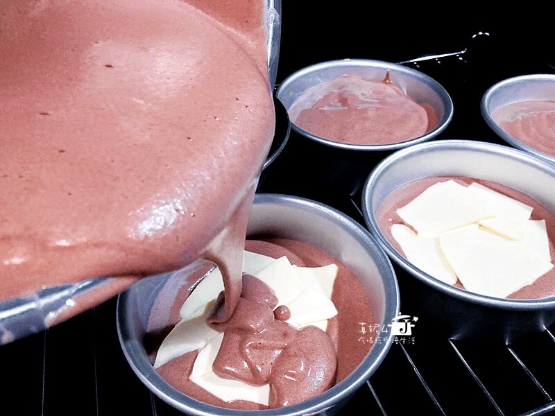 烘焙筆記│巧克力爆漿蛋糕，濕潤綿密的口感裡有甜沒有膩