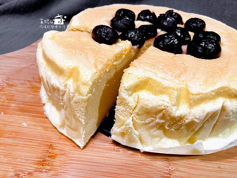 烘焙筆記│巧克力爆漿蛋糕，濕潤綿密的口感裡有甜沒有膩