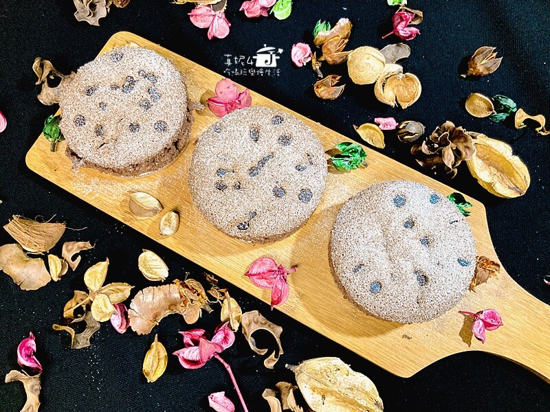 烘焙筆記│巧克力爆漿蛋糕，濕潤綿密的口感裡有甜沒有膩