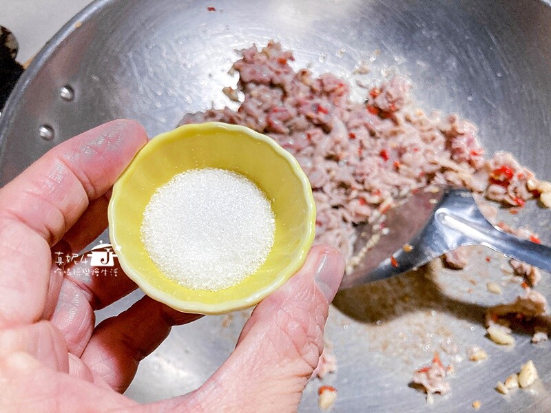 烹飪筆記│打拋豬肉片，泰式餐館必點的人氣招牌菜