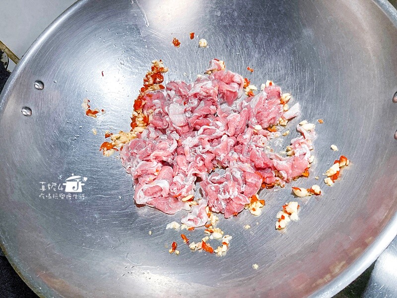 烹飪筆記│打拋豬肉片，泰式餐館必點的人氣招牌菜