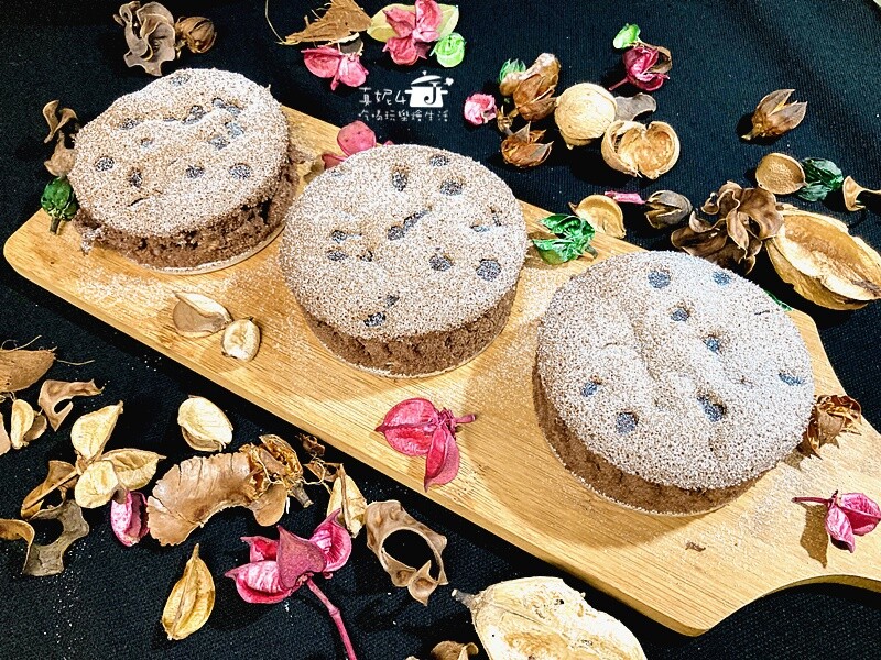 烘焙筆記│巧克力爆漿蛋糕，濕潤綿密的口感裡有甜沒有膩