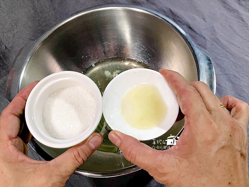 烘焙筆記│古早味布丁蛋糕,軟綿細緻會搖晃的蛋糕,好吃不死甜