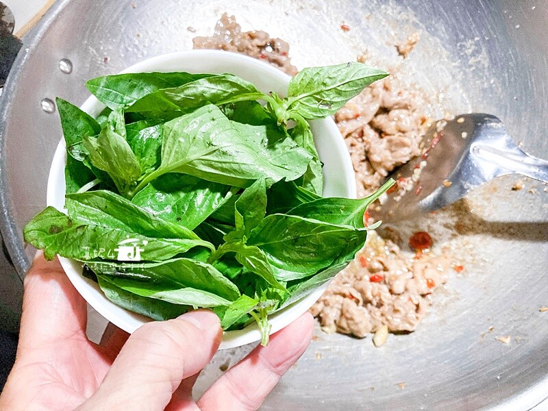 烹飪筆記│打拋豬肉片，泰式餐館必點的人氣招牌菜