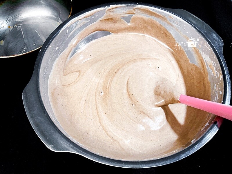 烘焙筆記│巧克力爆漿蛋糕，濕潤綿密的口感裡有甜沒有膩