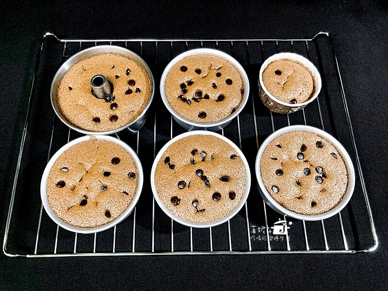 烘焙筆記│巧克力爆漿蛋糕，濕潤綿密的口感裡有甜沒有膩