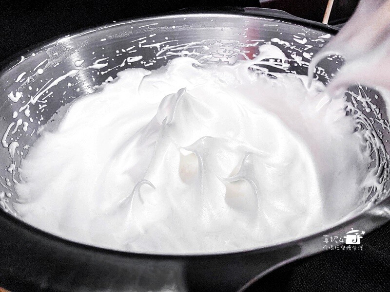 烘焙筆記│巧克力爆漿蛋糕，濕潤綿密的口感裡有甜沒有膩