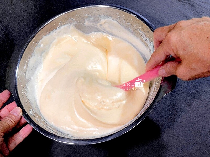 烘焙筆記│古早味布丁蛋糕,軟綿細緻會搖晃的蛋糕,好吃不死甜