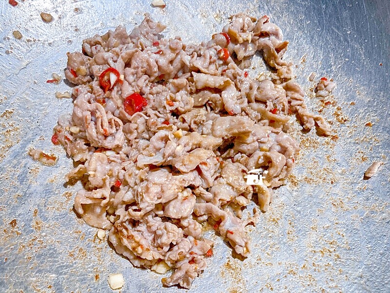 烹飪筆記│打拋豬肉片，泰式餐館必點的人氣招牌菜