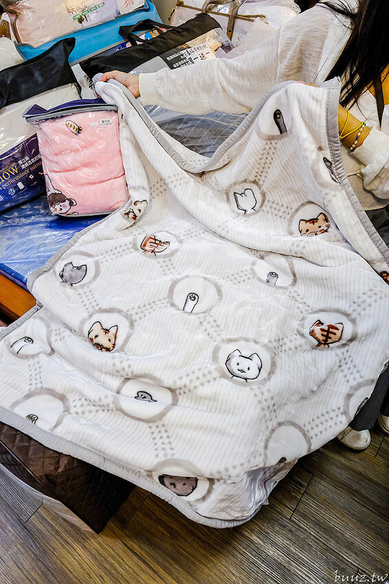 結束營業清倉特賣，法頌寢飾沙鹿店，多樣寢具買一送一，天絲涼被第二件半價，萬件商品一件不留！