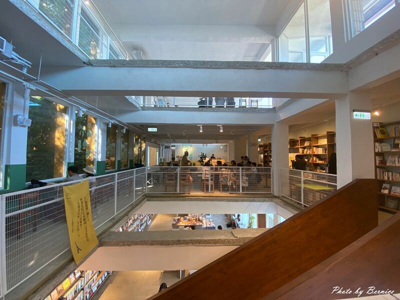 太平青鳥書局~廢棄國小重生為全台最美望海書店 @Bernice的隨手筆記