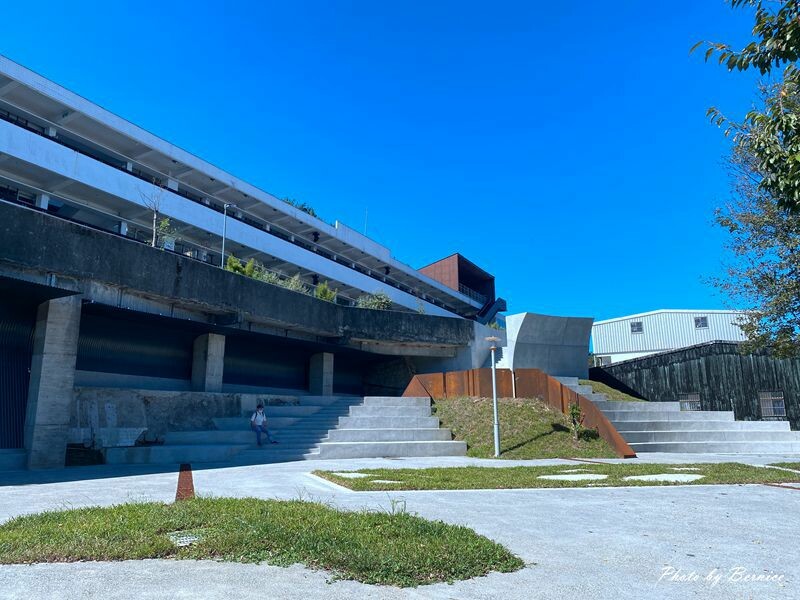 太平青鳥書局~廢棄國小重生為全台最美望海書店 @Bernice的隨手筆記