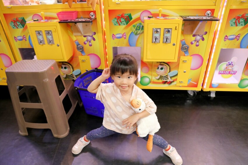 台南旅遊｜台南親子一日遊美食景點！永康夾舖子遊樂園 親子友善、新手友善 夾娃娃機、夾零食機推薦！ - 奇奇一起玩樂趣