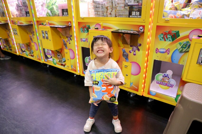 台南旅遊｜台南親子一日遊美食景點！永康夾舖子遊樂園 親子友善、新手友善 夾娃娃機、夾零食機推薦！ - 奇奇一起玩樂趣