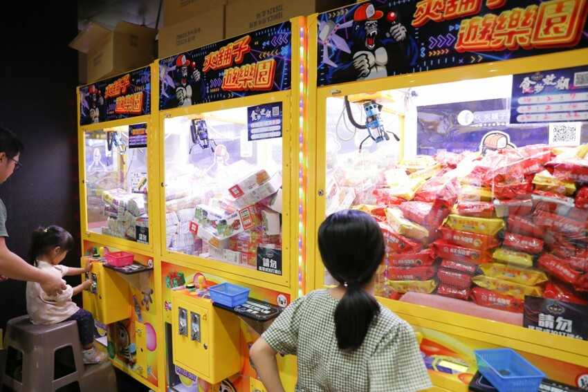 台南旅遊｜台南親子一日遊美食景點！永康夾舖子遊樂園 親子友善、新手友善 夾娃娃機、夾零食機推薦！ - 奇奇一起玩樂趣