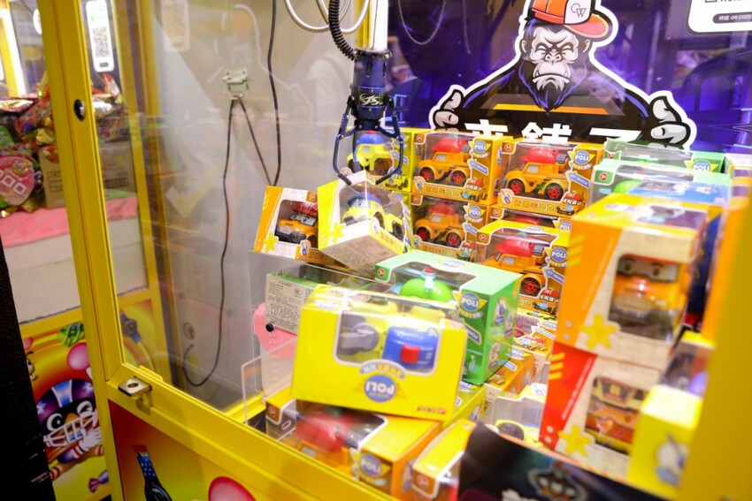 台南旅遊｜台南親子一日遊美食景點！永康夾舖子遊樂園 親子友善、新手友善 夾娃娃機、夾零食機推薦！ - 奇奇一起玩樂趣