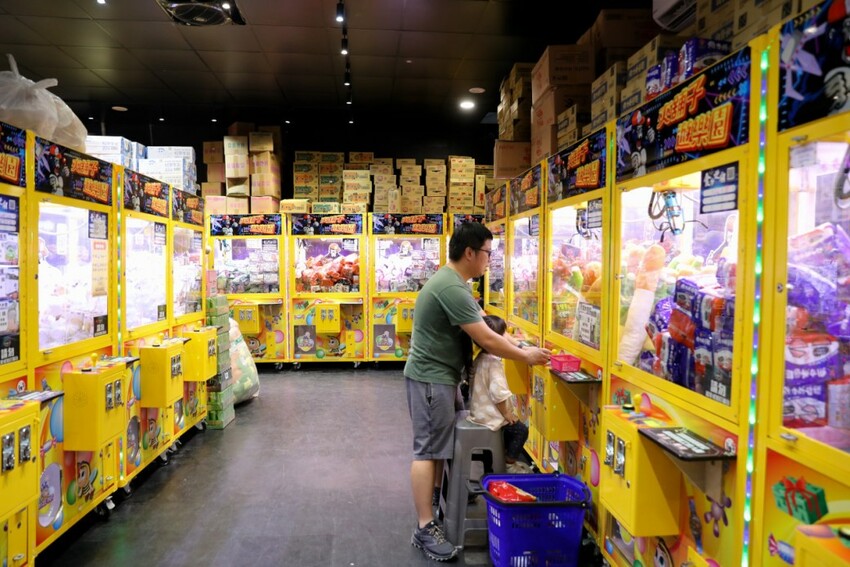 台南旅遊｜台南親子一日遊美食景點！永康夾舖子遊樂園 親子友善、新手友善 夾娃娃機、夾零食機推薦！ - 奇奇一起玩樂趣