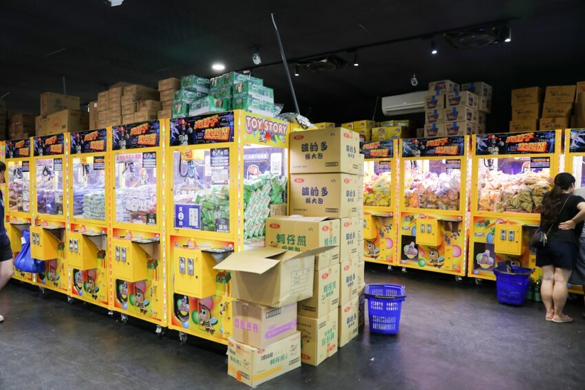 台南旅遊｜台南親子一日遊美食景點！永康夾舖子遊樂園 親子友善、新手友善 夾娃娃機、夾零食機推薦！ - 奇奇一起玩樂趣