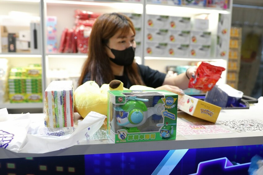 台南旅遊｜台南親子一日遊美食景點！永康夾舖子遊樂園 親子友善、新手友善 夾娃娃機、夾零食機推薦！ - 奇奇一起玩樂趣