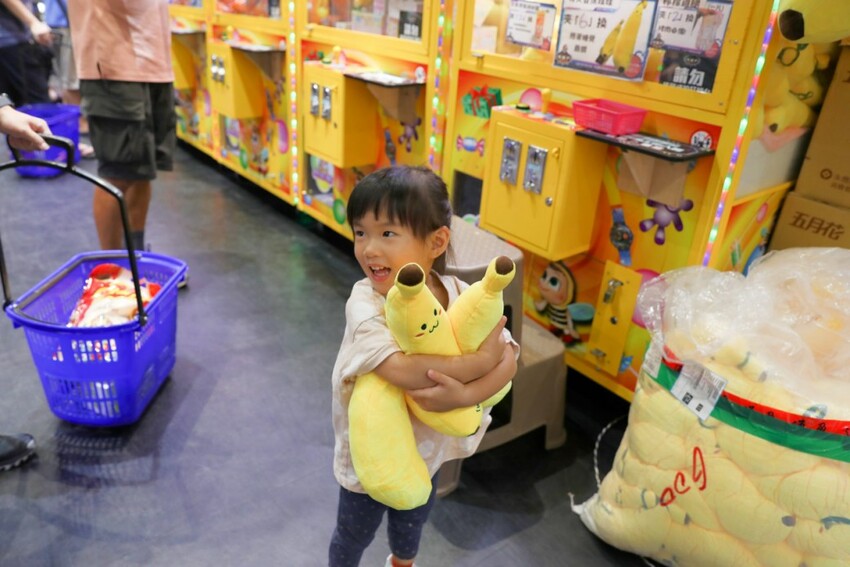 台南旅遊｜台南親子一日遊美食景點！永康夾舖子遊樂園 親子友善、新手友善 夾娃娃機、夾零食機推薦！ - 奇奇一起玩樂趣