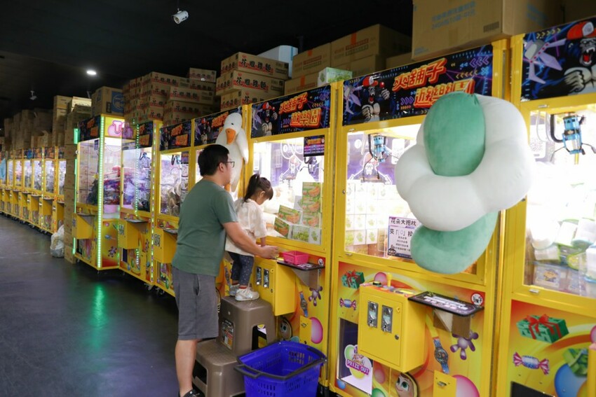 台南旅遊｜台南親子一日遊美食景點！永康夾舖子遊樂園 親子友善、新手友善 夾娃娃機、夾零食機推薦！ - 奇奇一起玩樂趣