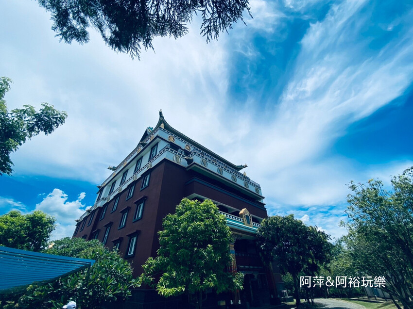 【台南左鎮景點】「噶瑪噶居寺」藏傳佛教傳承之西藏氛圍|華麗寶殿融合漢藏建築美學推薦|