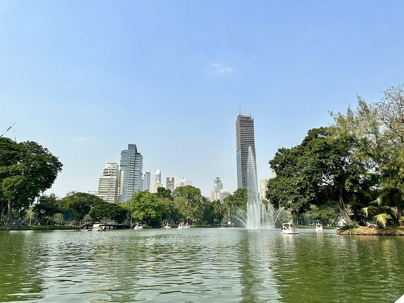 【泰國，曼谷】漫步城市中的綠地「曼谷百年歷史倫披尼公園」（ Lumpini Park  สวนลุมพินี），還有免費的天