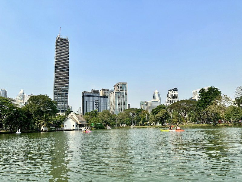 【泰國，曼谷】漫步城市中的綠地「曼谷百年歷史倫披尼公園」（ Lumpini Park  สวนลุมพินี），還有免費的天