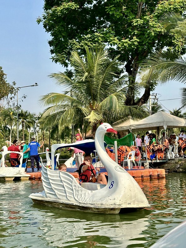 【泰國，曼谷】漫步城市中的綠地「曼谷百年歷史倫披尼公園」（ Lumpini Park  สวนลุมพินี），還有免費的天