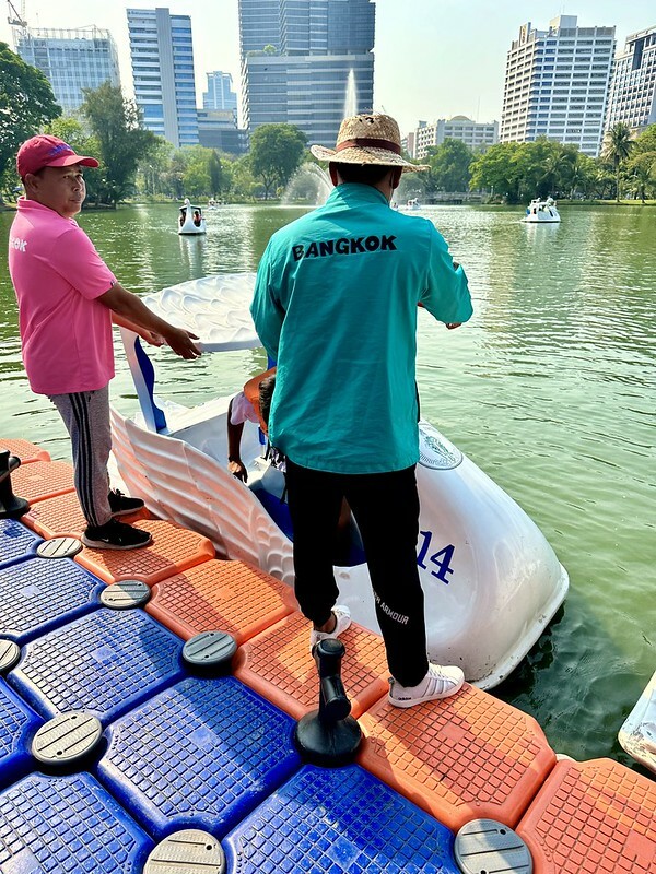 【泰國，曼谷】漫步城市中的綠地「曼谷百年歷史倫披尼公園」（ Lumpini Park  สวนลุมพินี），還有免費的天