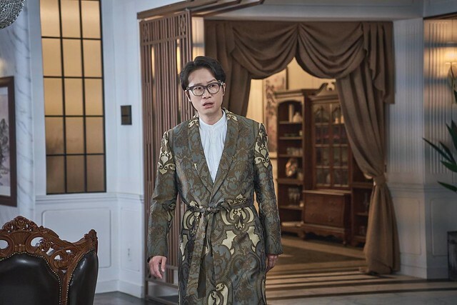 The Movie posters and stills of Korewan Movie 韓國喜劇電影《詐騙女王》(Miss Fortune) will be launching from Oct 20, 2023 onwards in Taiwan.