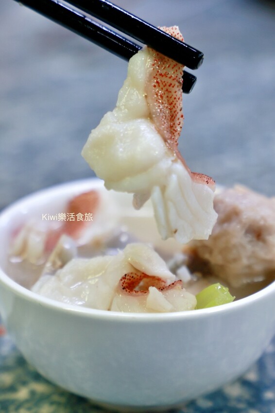 澳門徳記美食︱澳門餐廳推薦德記美食，招牌胡椒雞腳骨煲涮起生牛肉、東星斑、手打豬肉丸都好厲害！