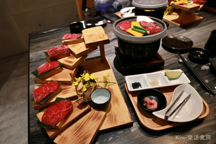 台南萬國通路創意觀光工廠︱歸仁免費景點巨大行李箱網美牆美拍,以宇宙太空人為主題的觀光工廠~戶外景觀遊