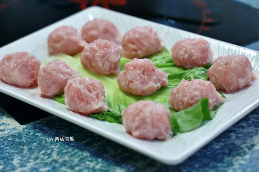 澳門徳記美食︱澳門餐廳推薦德記美食，招牌胡椒雞腳骨煲涮起生牛肉、東星斑、手打豬肉丸都好厲害！