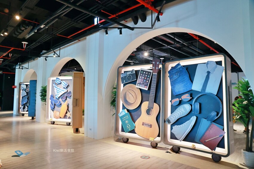 台南萬國通路創意觀光工廠︱歸仁免費景點巨大行李箱網美牆美拍,以宇宙太空人為主題的觀光工廠~戶外景觀遊