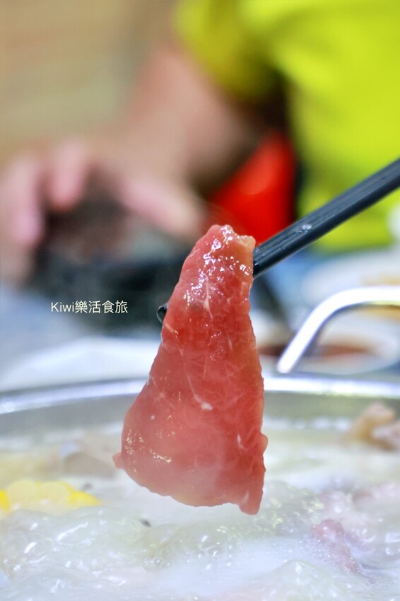 澳門徳記美食︱澳門餐廳推薦德記美食，招牌胡椒雞腳骨煲涮起生牛肉、東星斑、手打豬肉丸都好厲害！