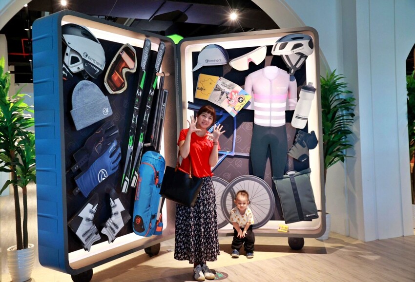 台南萬國通路創意觀光工廠︱歸仁免費景點巨大行李箱網美牆美拍,以宇宙太空人為主題的觀光工廠~戶外景觀遊