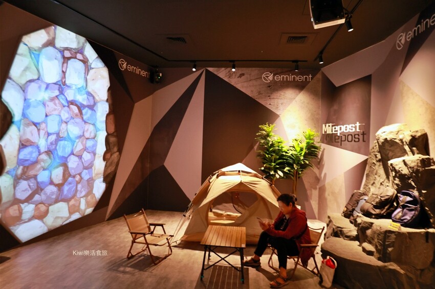 台南萬國通路創意觀光工廠︱歸仁免費景點巨大行李箱網美牆美拍,以宇宙太空人為主題的觀光工廠~戶外景觀遊