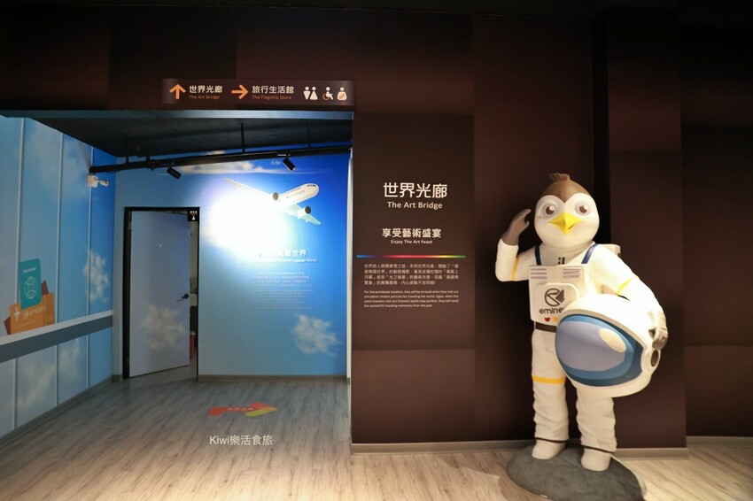 台南萬國通路創意觀光工廠︱歸仁免費景點巨大行李箱網美牆美拍,以宇宙太空人為主題的觀光工廠~戶外景觀遊