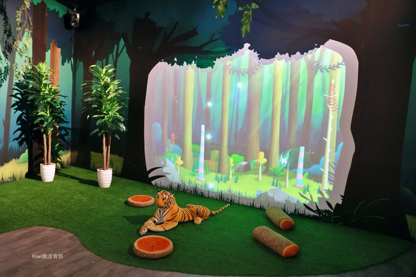 台南萬國通路創意觀光工廠︱歸仁免費景點巨大行李箱網美牆美拍,以宇宙太空人為主題的觀光工廠~戶外景觀遊