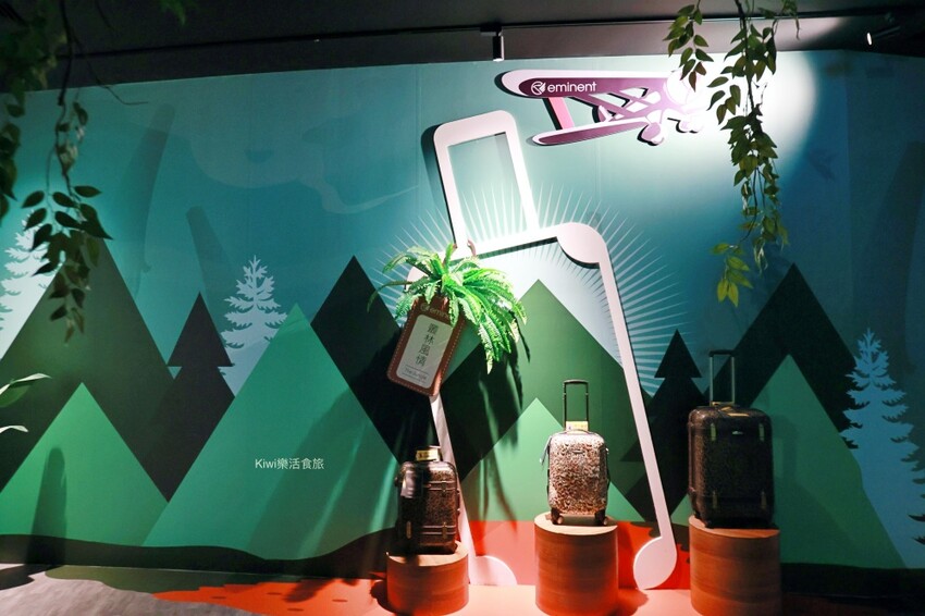 台南萬國通路創意觀光工廠︱歸仁免費景點巨大行李箱網美牆美拍,以宇宙太空人為主題的觀光工廠~戶外景觀遊